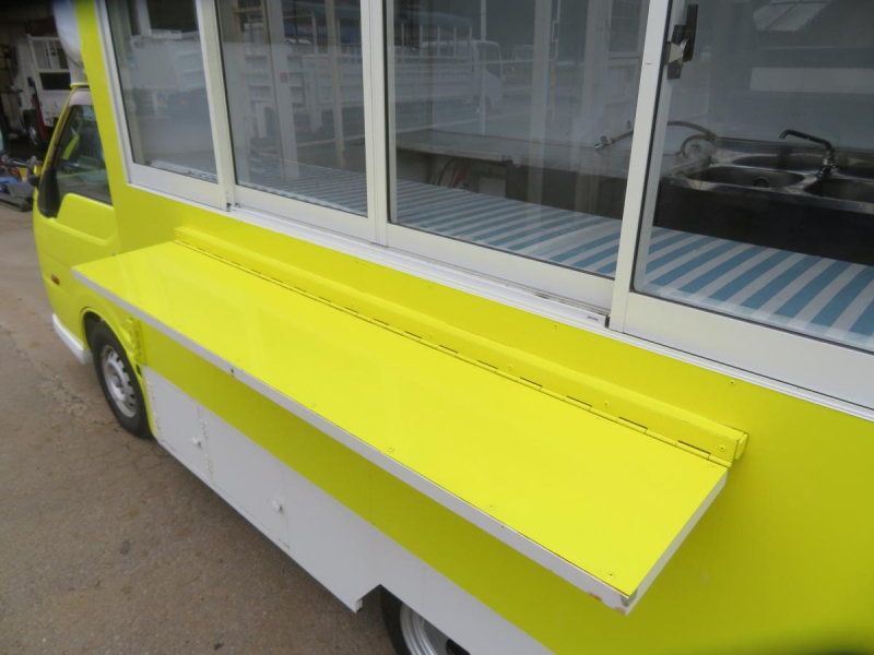 マツダ ボンゴ 低走行カスタムキッチンカー装備品多数|中古トラックの販売・買取・査定のアイナビ