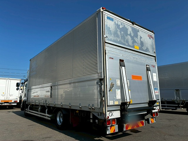フルキャブ/ベッド付き 240馬力 6速マニュアル MT 4t 8t バン|中古トラックの販売・買取・査定のアイナビ