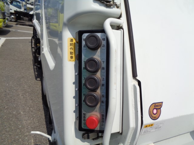 H30　キャンター　新明和製プレス式塵芥車4.3立米　積載1,950|中古トラックの販売・買取・査定のアイナビ