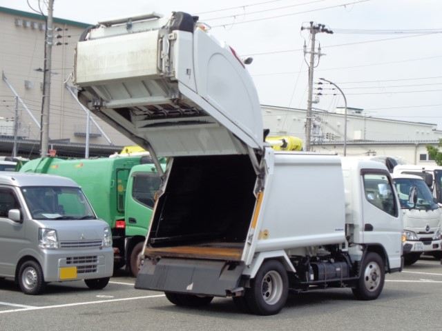 H30　キャンター　新明和製プレス式塵芥車4.3立米　積載1,950|中古トラックの販売・買取・査定のアイナビ