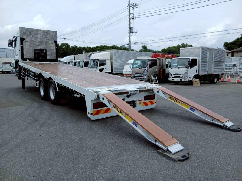 ☆未使用車　9.1mボディ　自動歩み　ウインチ　メッキパーツ|中古トラックの販売・買取・査定のアイナビ