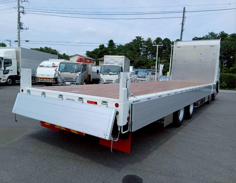 ☆未使用車　9.4mボディ　アルミブロック　ベット付き|中古トラックの販売・買取・査定のアイナビ