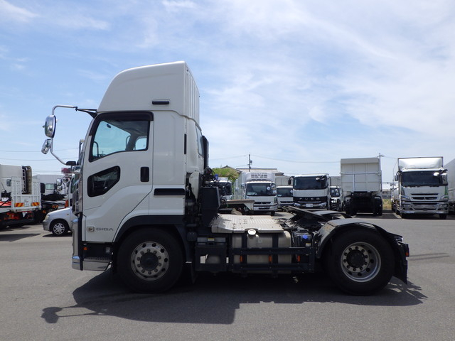 イスズ 2KG-EXD52CD Sヘッド 10t超 第5輪荷重11.5t PTO|中古トラックの販売・買取・査定のアイナビ