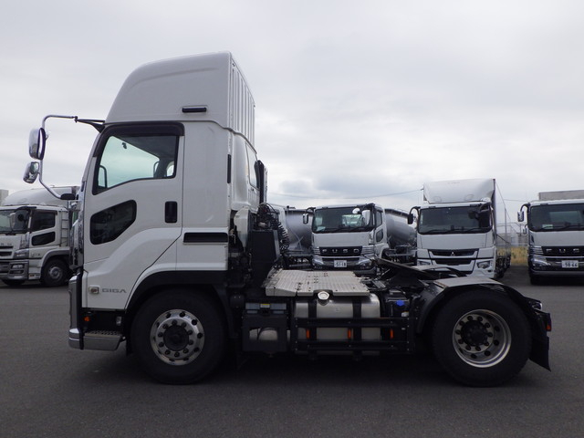 イスズ 2KG-EXD52CD Sヘッド 10t超 第5輪荷重11.5t PTO|中古トラックの販売・買取・査定のアイナビ