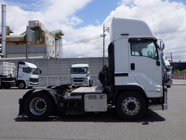 イスズ 2KG-EXD52CD Sヘッド 10t超 第5輪荷重11.5t PTO|中古トラックの販売・買取・査定のアイナビ