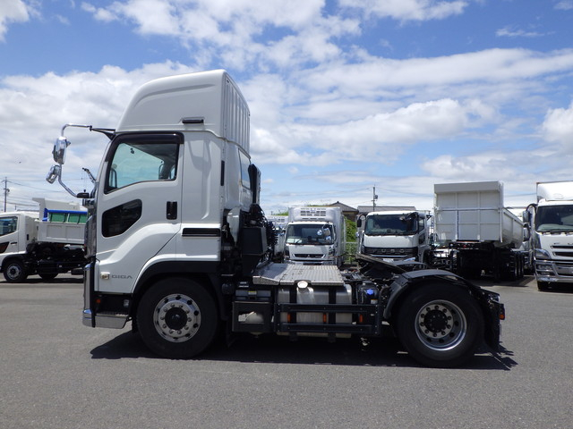 イスズ 2KG-EXD52CD Sヘッド 10t超 第5輪荷重11.5t PTO|中古トラックの販売・買取・査定のアイナビ