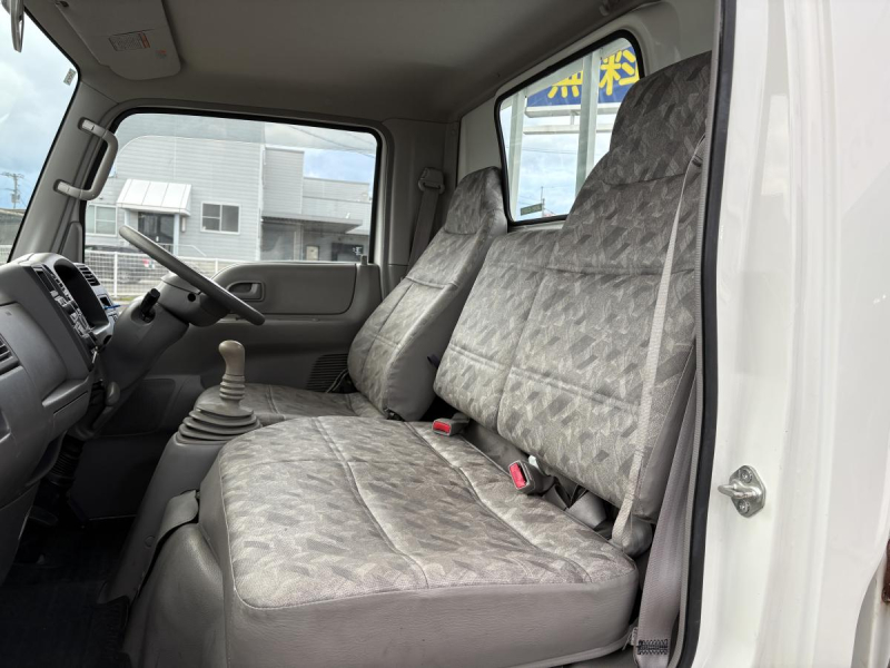 H22 タイタンダッシュ　1.3t　平ボディ　垂直パワーゲート|中古トラックの販売・買取・査定のアイナビ