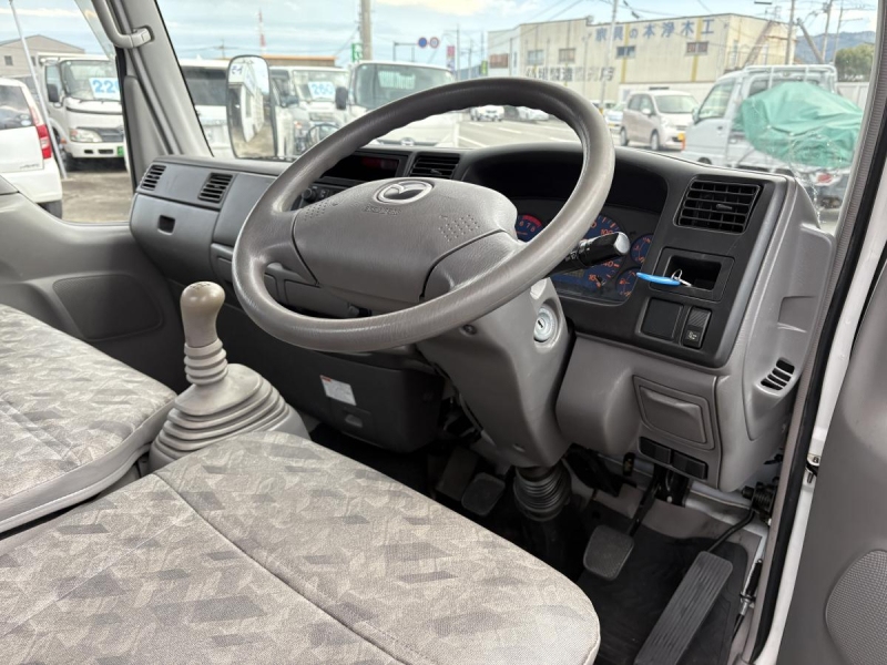 H22 タイタンダッシュ　1.3t　平ボディ　垂直パワーゲート|中古トラックの販売・買取・査定のアイナビ