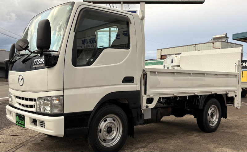 H22 タイタンダッシュ　1.3t　平ボディ　垂直パワーゲート|中古トラックの販売・買取・査定のアイナビ