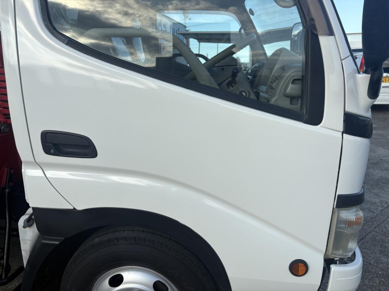 H17　デュトロ　2t　3段クレーン付|中古トラックの販売・買取・査定のアイナビ