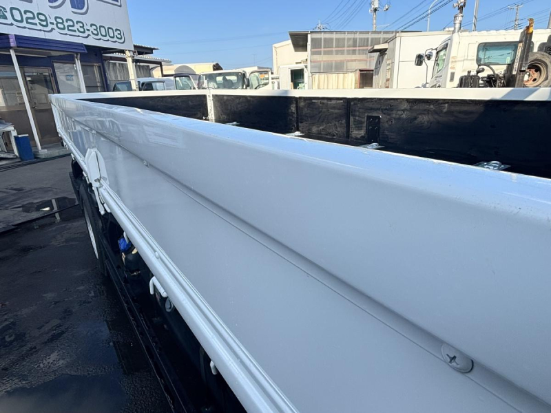 標準ロング平ボディー　積載4000kg　AT車　床鉄板張り|中古トラックの販売・買取・査定のアイナビ