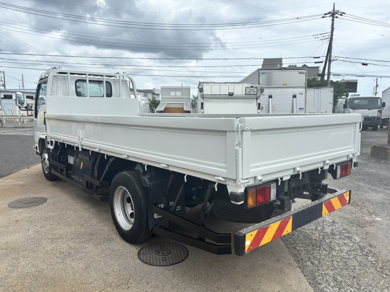 エルフ　標準ロング平ボディー　積載4000kg　AT車|中古トラックの販売・買取・査定のアイナビ