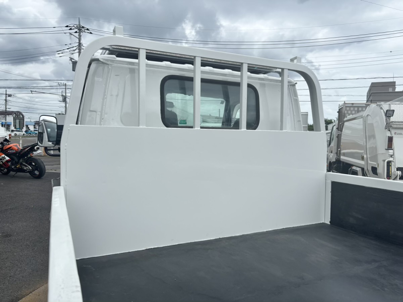 エルフ　標準ロング平ボディー　積載4000kg　AT車|中古トラックの販売・買取・査定のアイナビ
