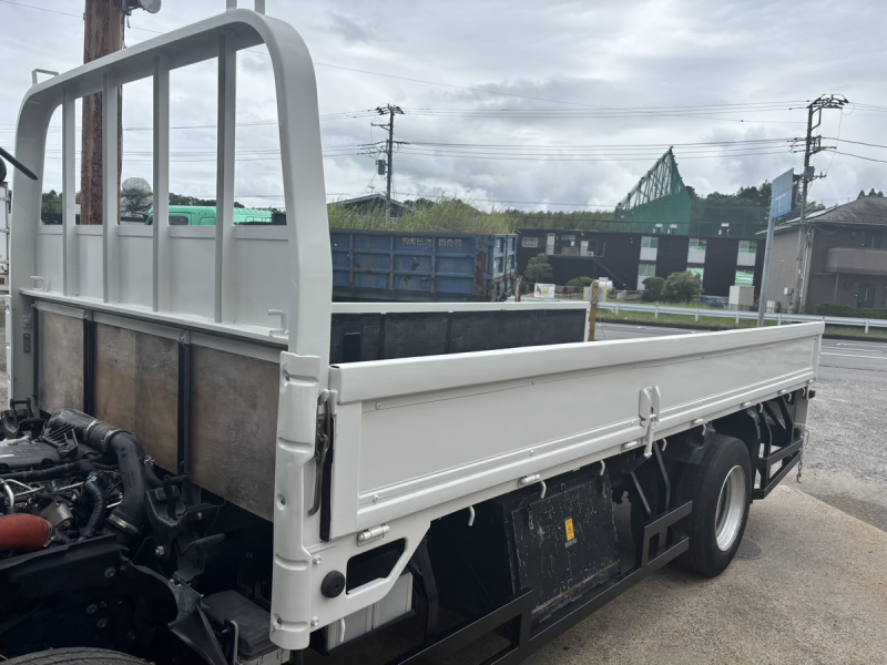 エルフ　標準ロング平ボディー　積載4000kg　AT車|中古トラックの販売・買取・査定のアイナビ
