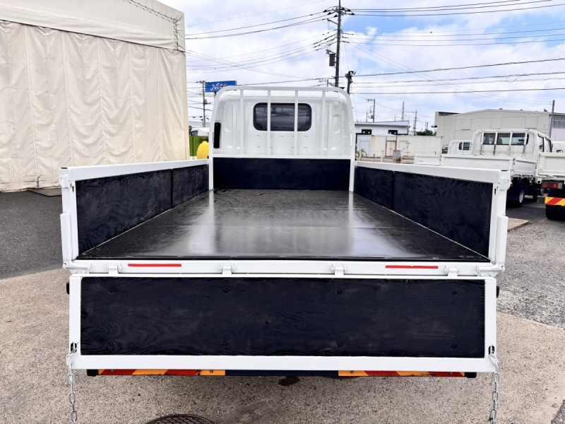 エルフ　標準幅　セミロング　平ボディー　積載3000kg　AT車|中古トラックの販売・買取・査定のアイナビ