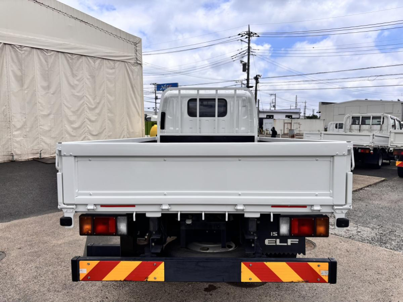エルフ　標準幅　セミロング　平ボディー　積載3000kg　AT車|中古トラックの販売・買取・査定のアイナビ