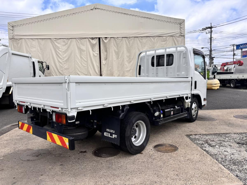 エルフ　標準幅　セミロング　平ボディー　積載3000kg　AT車|中古トラックの販売・買取・査定のアイナビ