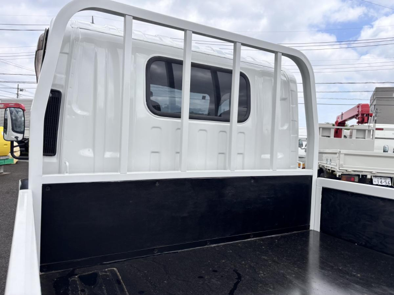 エルフ　標準幅　セミロング　平ボディー　積載3000kg　AT車|中古トラックの販売・買取・査定のアイナビ