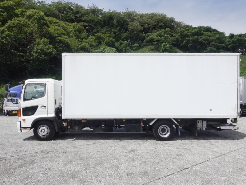 積載3.1tパワーゲート後輪エアサスワイドパネルバン|中古トラックの販売・買取・査定のアイナビ
