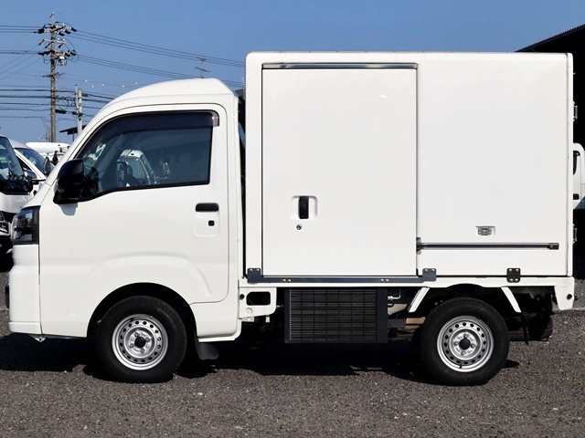 FRP中温冷凍車　両側スライドドア|中古トラックの販売・買取・査定のアイナビ