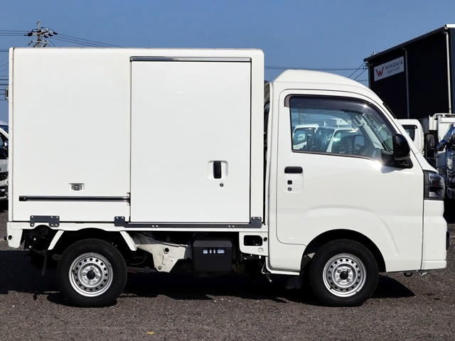 FRP中温冷凍車　両側スライドドア|中古トラックの販売・買取・査定のアイナビ