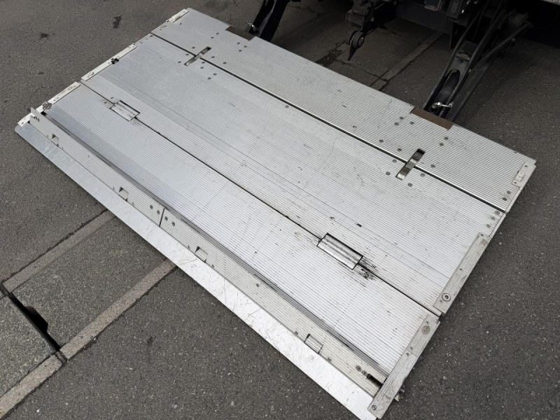 2t積・アルミバン・AT・格納パワーゲート1000kg|中古トラックの販売・買取・査定のアイナビ