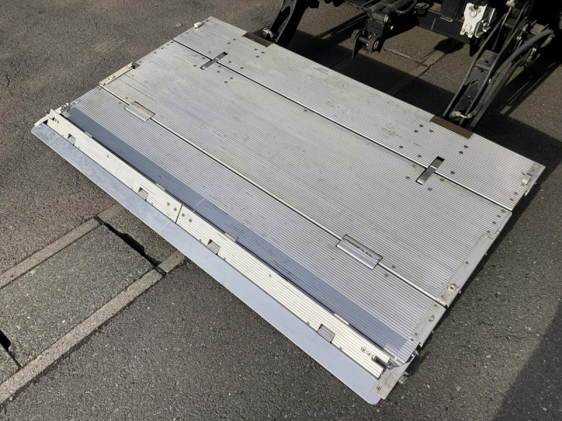1.6t積・アルミバン・AT・格納パワーゲート1000kg|中古トラックの販売・買取・査定のアイナビ