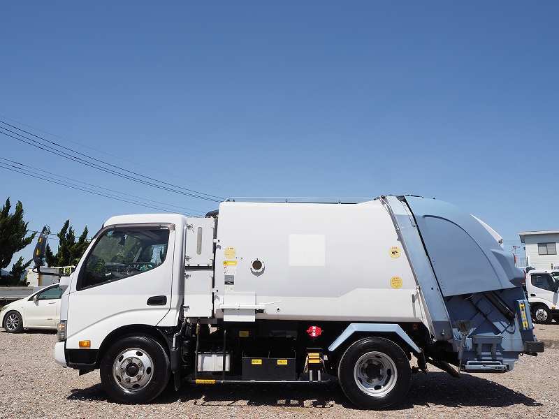 日野 デュトロ 極東開発工業 塵芥車 プレス式パッカー|中古トラックの販売・買取・査定のアイナビ