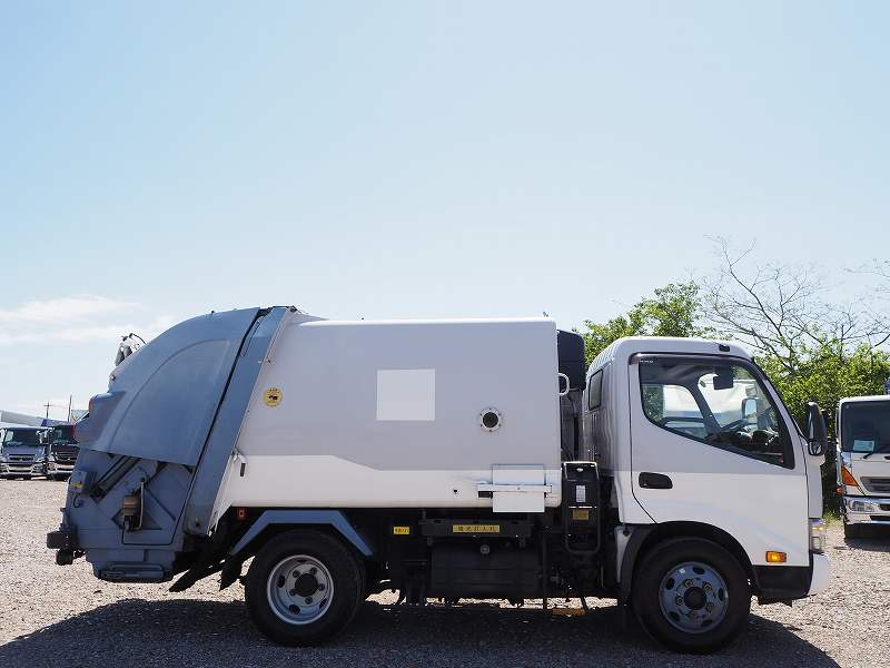 日野 デュトロ 極東開発工業 塵芥車 プレス式パッカー|中古トラックの販売・買取・査定のアイナビ