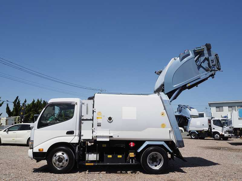 日野 デュトロ 極東開発工業 塵芥車 プレス式パッカー|中古トラックの販売・買取・査定のアイナビ