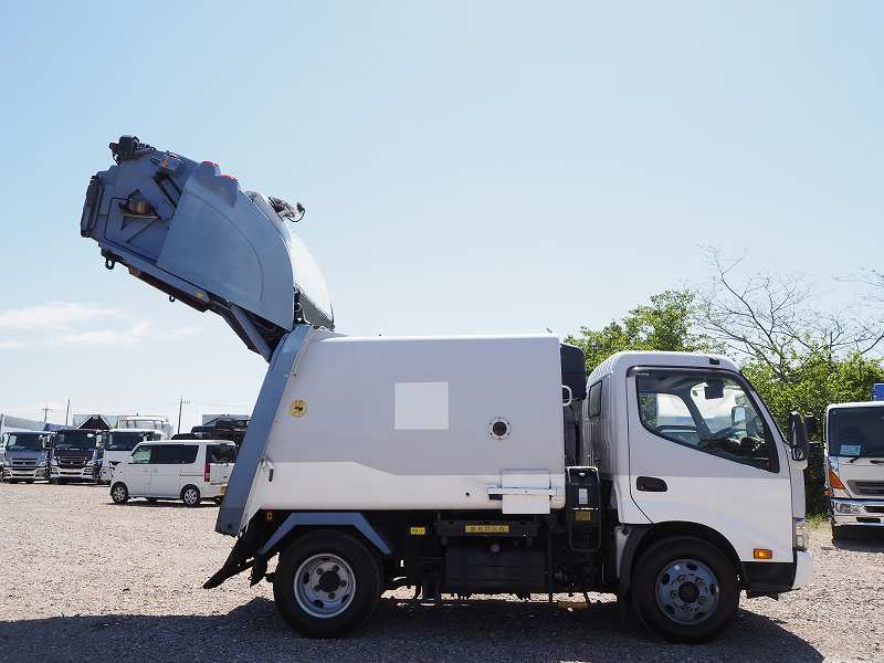 日野 デュトロ 極東開発工業 塵芥車 プレス式パッカー|中古トラックの販売・買取・査定のアイナビ