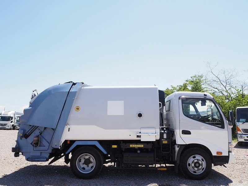 日野 デュトロ 極東開発工業 塵芥車 プレス式パッカー|中古トラックの販売・買取・査定のアイナビ