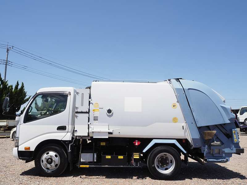 日野 デュトロ 極東開発工業 塵芥車 プレス式パッカー|中古トラックの販売・買取・査定のアイナビ