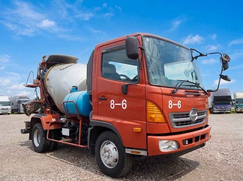 日野レンジャー ミキサー車 カヤバ製 3.2立米 生コン ミキサー車|中古トラックの販売・買取・査定のアイナビ