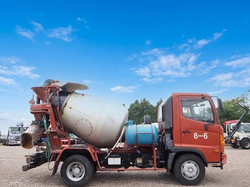 日野レンジャー ミキサー車 カヤバ製 3.2立米 生コン ミキサー車|中古トラックの販売・買取・査定のアイナビ