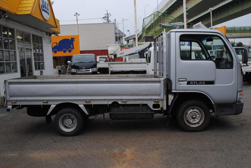 H18　アトラス　平ボディ　積載1.3t　9尺|中古トラックの販売・買取・査定のアイナビ