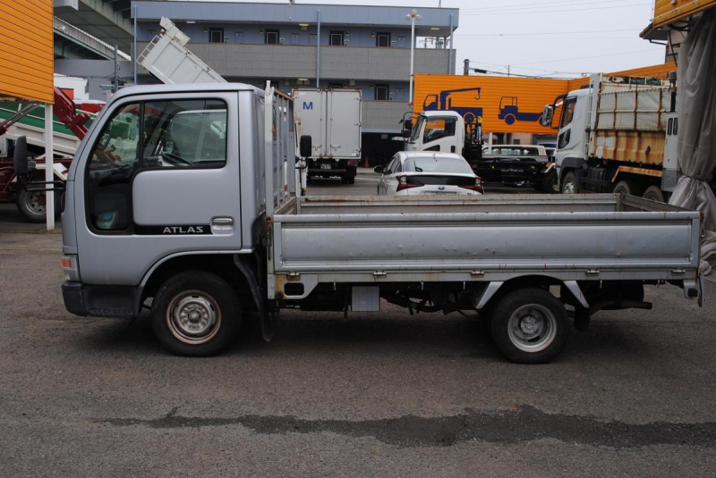 H18　アトラス　平ボディ　積載1.3t　9尺|中古トラックの販売・買取・査定のアイナビ