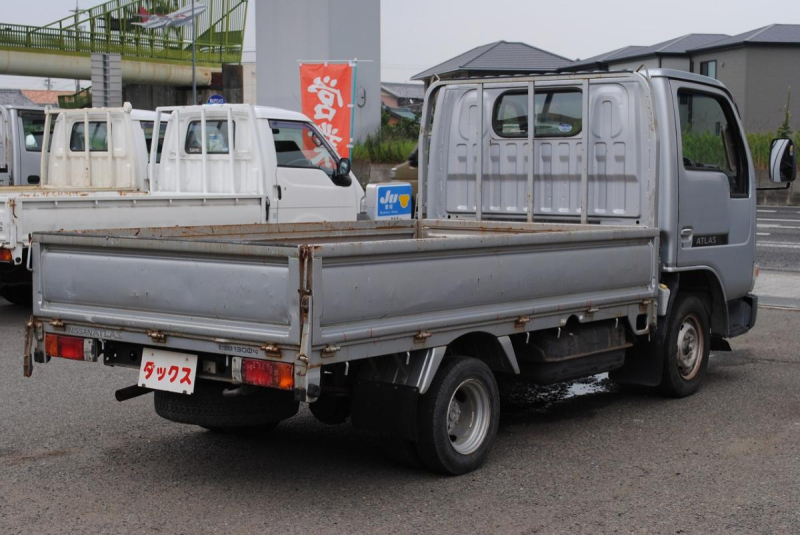 H18　アトラス　平ボディ　積載1.3t　9尺|中古トラックの販売・買取・査定のアイナビ
