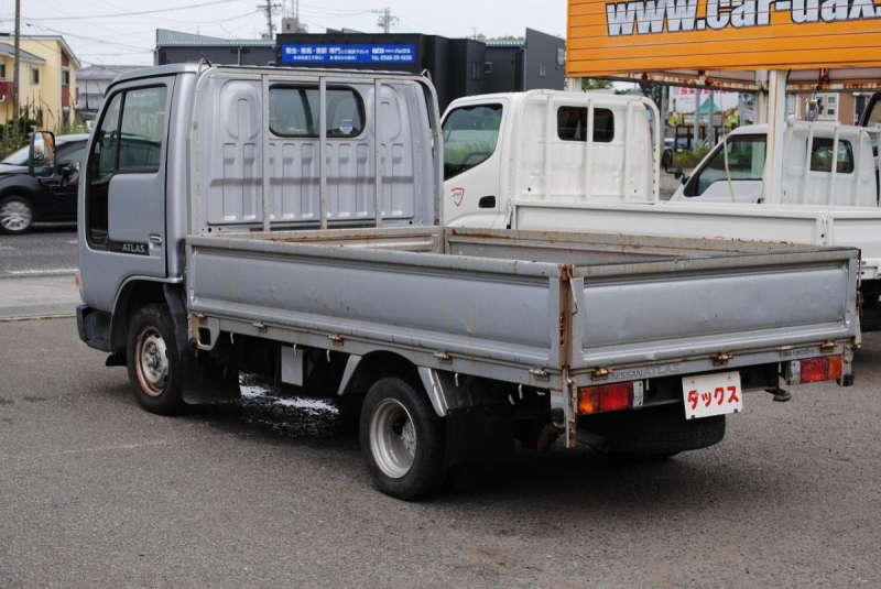 H18　アトラス　平ボディ　積載1.3t　9尺|中古トラックの販売・買取・査定のアイナビ
