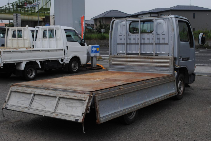 H18　アトラス　平ボディ　積載1.3t　9尺|中古トラックの販売・買取・査定のアイナビ