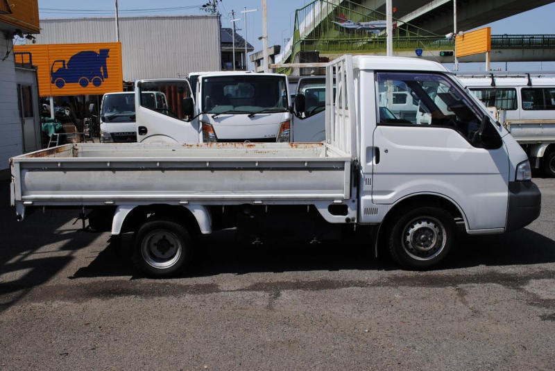 H17　デリカトラック　平ボディ　積載1t|中古トラックの販売・買取・査定のアイナビ