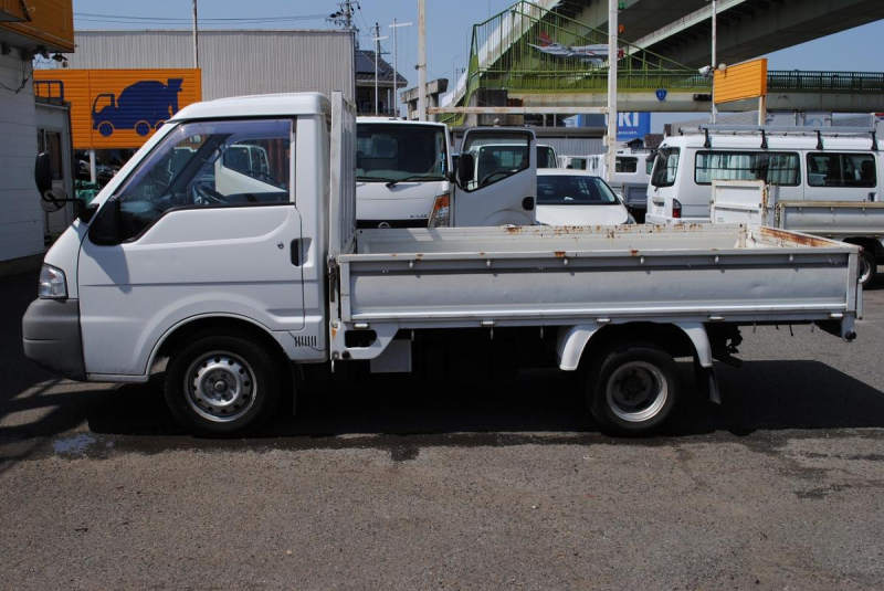 H17　デリカトラック　平ボディ　積載1t|中古トラックの販売・買取・査定のアイナビ