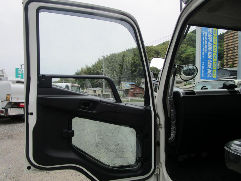 タンク車　3.95KL　消防書類有り|中古トラックの販売・買取・査定のアイナビ