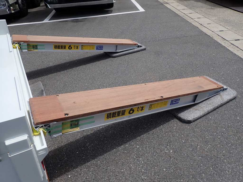 タダノ　4段　セルフ　ウィンチ　あゆみ(収納口)|中古トラックの販売・買取・査定のアイナビ