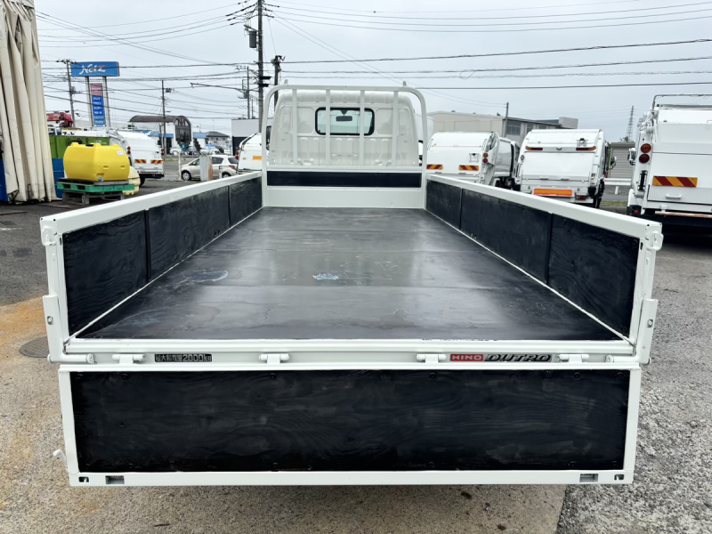 デュトロ　標準ロング平ボディー　積載2000kg　AT車|中古トラックの販売・買取・査定のアイナビ