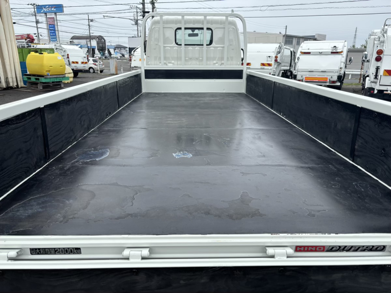 デュトロ　標準ロング平ボディー　積載2000kg　AT車|中古トラックの販売・買取・査定のアイナビ