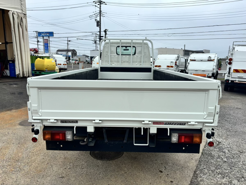 デュトロ　標準ロング平ボディー　積載2000kg　AT車|中古トラックの販売・買取・査定のアイナビ