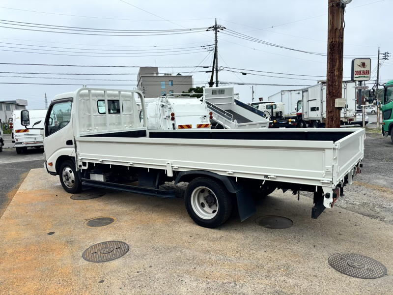 デュトロ　標準ロング平ボディー　積載2000kg　AT車|中古トラックの販売・買取・査定のアイナビ