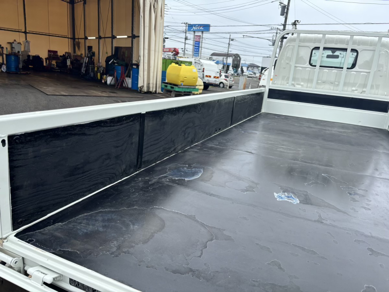デュトロ　標準ロング平ボディー　積載2000kg　AT車|中古トラックの販売・買取・査定のアイナビ