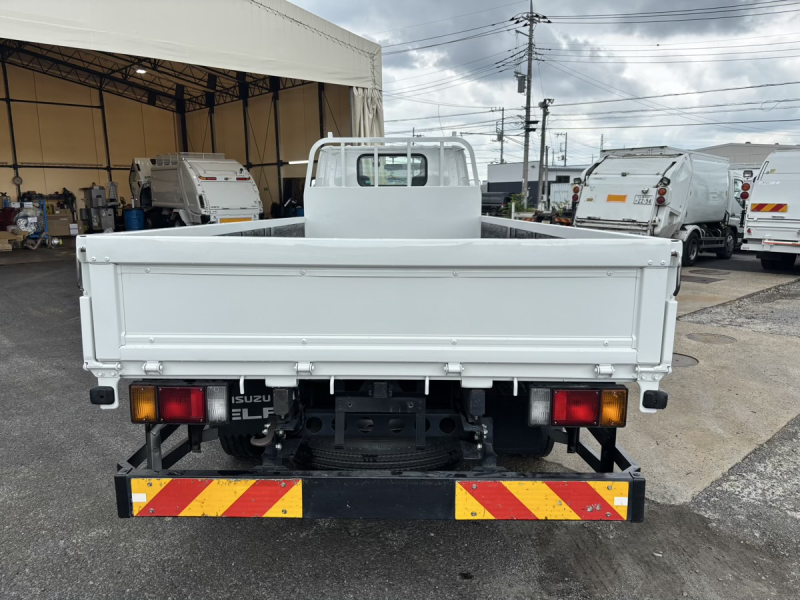 エルフ　標準ロング平ボディー　積載4000kg　AT車|中古トラックの販売・買取・査定のアイナビ